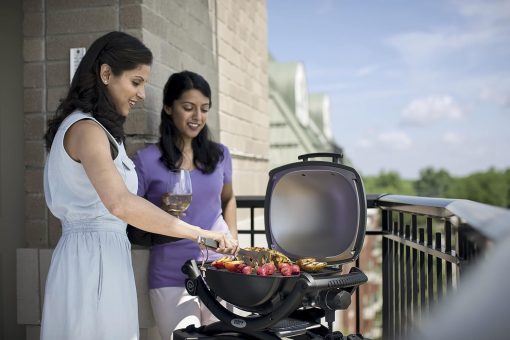 Weber Q1400 Barbecue électrique, surface de cuisson 43 x 32 cm, nomade, grille en fonte émaillée divisée en 2 parties, couvercle et cuve en fonte d'aluminium - Gris foncé (52020053) - Image 21