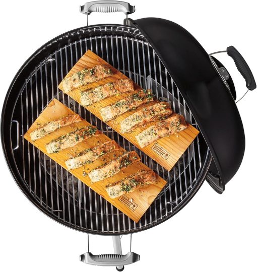 Weber Classic Kettle barbecue au charbon de bois, surface de cuisson ? 57cm, barbecue avec couvercle et cuve en acier emaillé, thermomètre intégré au couvercle, trépied et roues - Noir (1341504) - Image 31