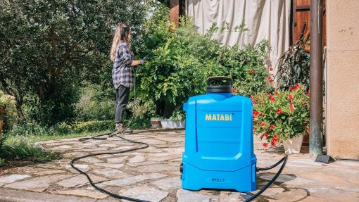 Pulvérisateur électrique Matabi e15 LT - Batterie Amovible Li-ION - Jusqu'à 150L d'Autonomie - Design Compact et Léger - Sangles Rembourrées - Réservoir Ergonomique - Buses Incluses - Fabriqué en EU - Image 3