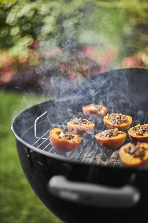 Weber Classic Kettle barbecue au charbon de bois, surface de cuisson ? 57cm, barbecue avec couvercle et cuve en acier emaillé, thermomètre intégré au couvercle, trépied et roues - Noir (1341504) - Image 29