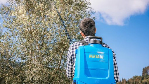 Pulvérisateur électrique Matabi e15 LT - Batterie Amovible Li-ION - Jusqu'à 150L d'Autonomie - Design Compact et Léger - Sangles Rembourrées - Réservoir Ergonomique - Buses Incluses - Fabriqué en EU - Image 5