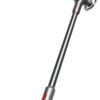 Dyson V8 Advanced? Aspirateur Balai sans Fil – 130 AW, 40 Min d’autonomie, Brosse Motorbar Auto-démêlante, Accessoires combinés, Station Murale, Argent/Nickel