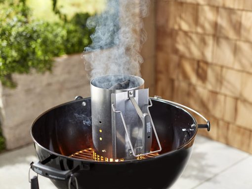 Weber Classic Kettle barbecue au charbon de bois, surface de cuisson ? 57cm, barbecue avec couvercle et cuve en acier emaillé, thermomètre intégré au couvercle, trépied et roues - Noir (1341504) - Image 14