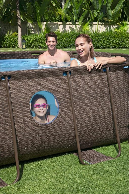 Bestway 56946 Piscine Power Steel? Swim Vista ovale 488 x 305 x 107 cm motif rotin avec hublots, filtration à sable, échelle, bache et diffuseur Chemconnect? - Image 21
