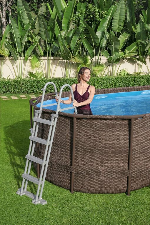 Bestway 56946 Piscine Power Steel? Swim Vista ovale 488 x 305 x 107 cm motif rotin avec hublots, filtration à sable, échelle, bache et diffuseur Chemconnect? - Image 20