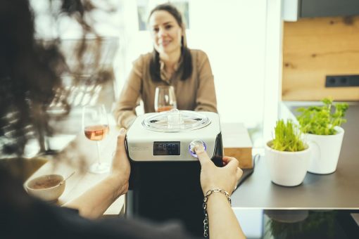 SEVERIN 2-in-1 Ice Cream Maker Compact 135 W, Electric Ice Cream Maker and Yogurt Maker with 1.2 L Capacity, Ice Maker with Recipe Book, Black, EZ 7407 - Image 6