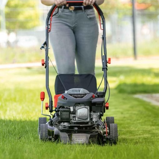 Scheppach Tondeuse à Gazon Thermique MS150-42 | Autotractée - 3,7 CV | Largeur de Coupe 42cm | Raccord Rapide de Nettoyage | Panier 45L | Hauteur - 7 Niveaux | Lame supp. + Huile Incluse - Image 11