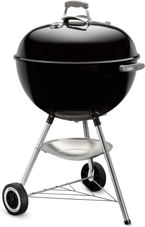 Weber Classic Kettle barbecue au charbon de bois, surface de cuisson ? 57cm, barbecue avec couvercle et cuve en acier emaillé, thermomètre intégré au couvercle, trépied et roues - Noir (1341504) - Image 35